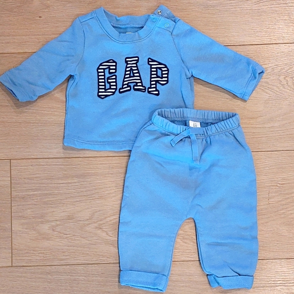 3/$30 BabyGAP Blue Sweatshirt & Pants Outfit 0-3 months